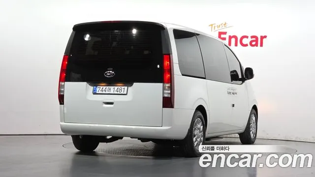 Hyundai Staria 2021 thumb 2