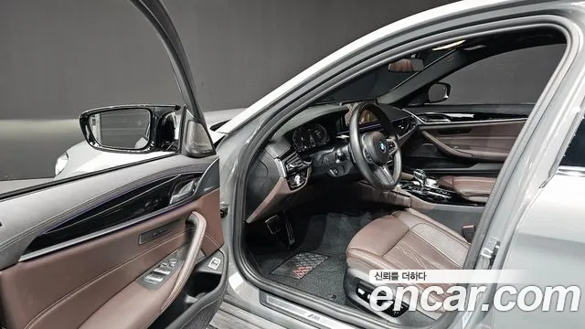 BMW 5-Series 2022 thumb 10