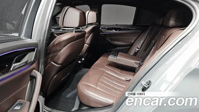 BMW 5-Series 2022 thumb 12