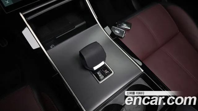 Land Rover Range Rover Velar 2025 thumb 8