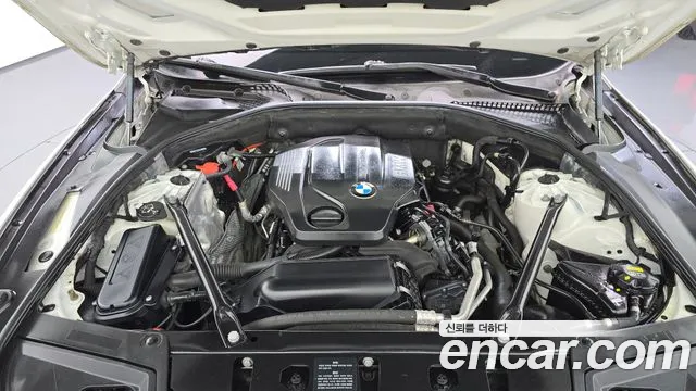 BMW 5-Series 2016 thumb 6