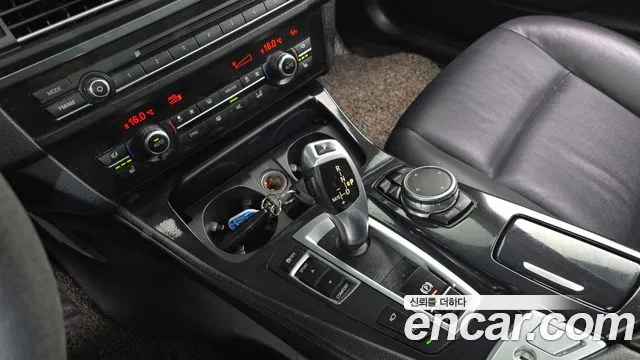 BMW 5-Series 2016 thumb 9