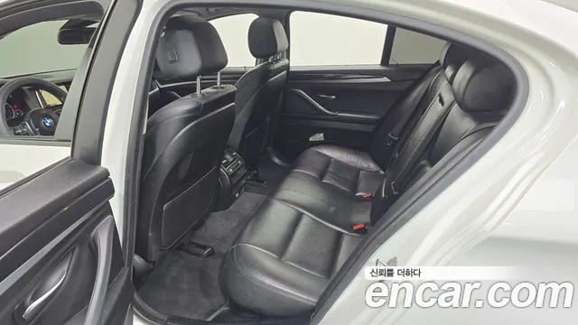 BMW 5-Series 2016 thumb 11