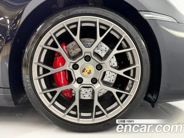 Porsche 911 2020 thumb 5