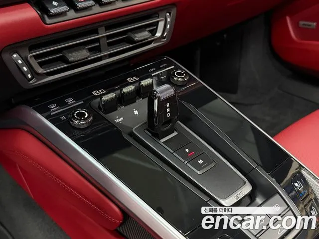 Porsche 911 2020 thumb 9