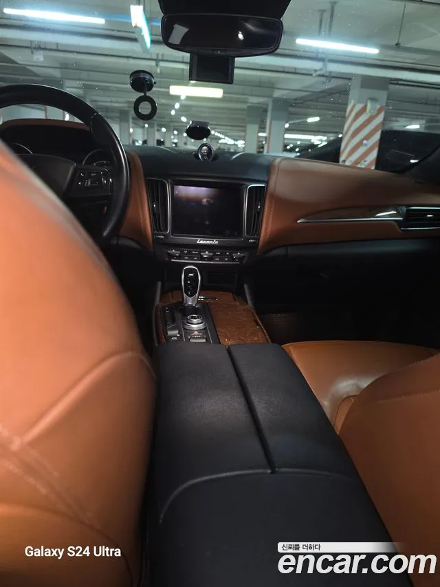Maserati Levante 2017 thumb 9