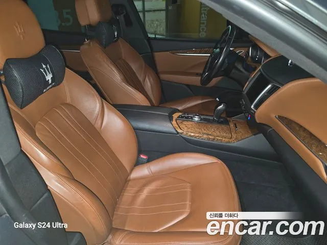 Maserati Levante 2017 thumb 10