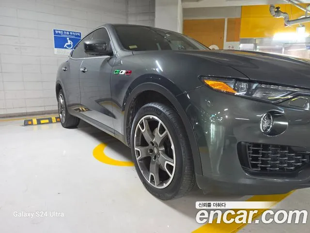 Maserati Levante 2017 thumb 12