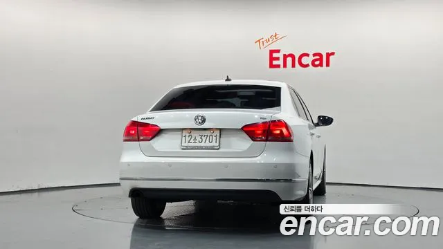 Volkswagen Passat (North America and China) 2013 thumb 4