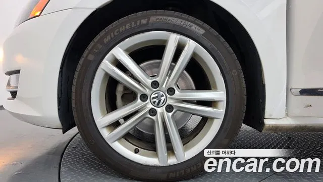 Volkswagen Passat (North America and China) 2013 thumb 5