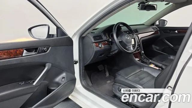 Volkswagen Passat (North America and China) 2013 thumb 10