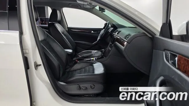 Volkswagen Passat (North America and China) 2013 thumb 11