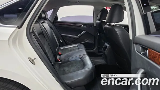 Volkswagen Passat (North America and China) 2013 thumb 12