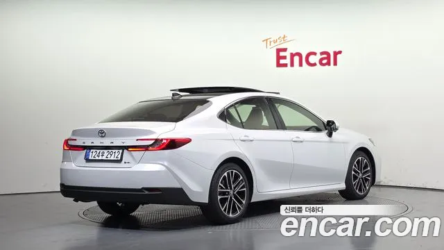 Toyota Camry 2026 thumb 2