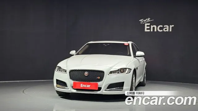 Jaguar XF 2018 thumb 3