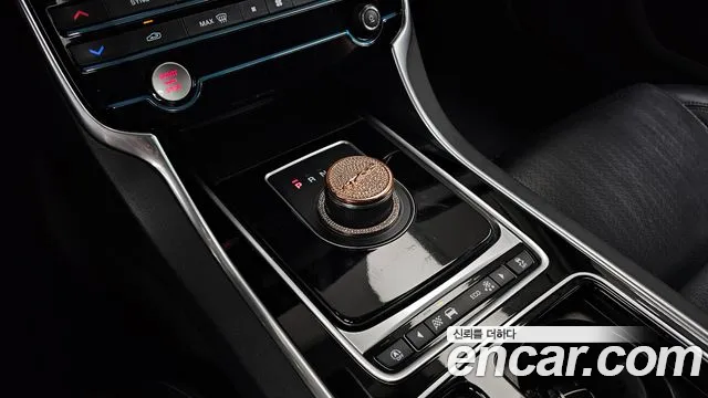 Jaguar XF 2018 thumb 9