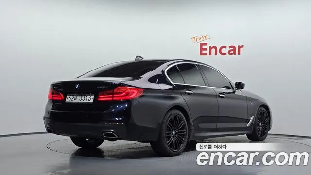 BMW 5-Series 2018 thumb 2