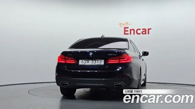BMW 5-Series 2018 thumb 4