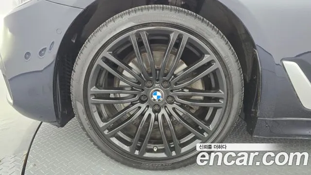 BMW 5-Series 2018 thumb 5
