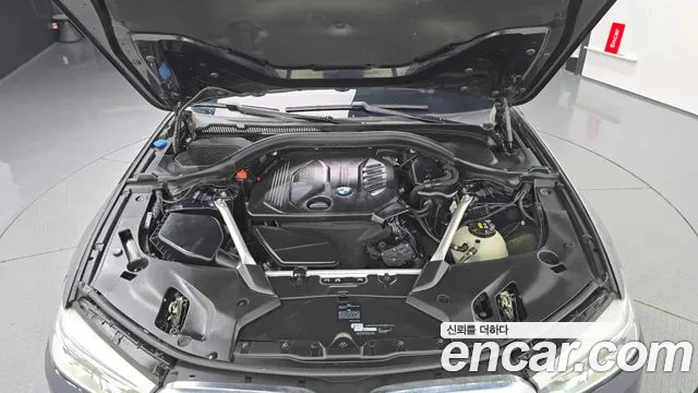 BMW 5-Series 2018 thumb 6