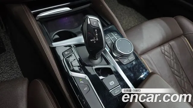 BMW 5-Series 2018 thumb 9