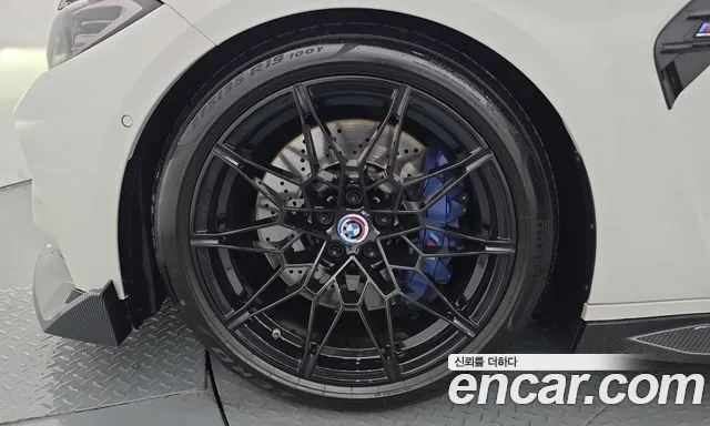 BMW M4 2023 thumb 5