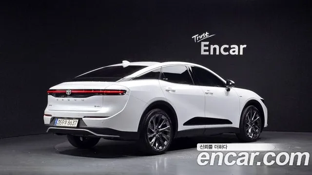 Toyota Crown 2024 thumb 2