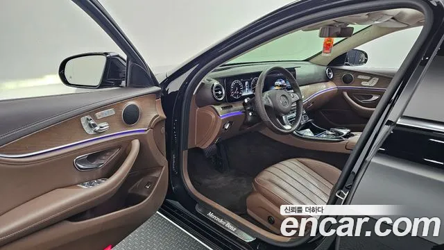 Mercedes-Benz E-Класс 2017 thumb 10