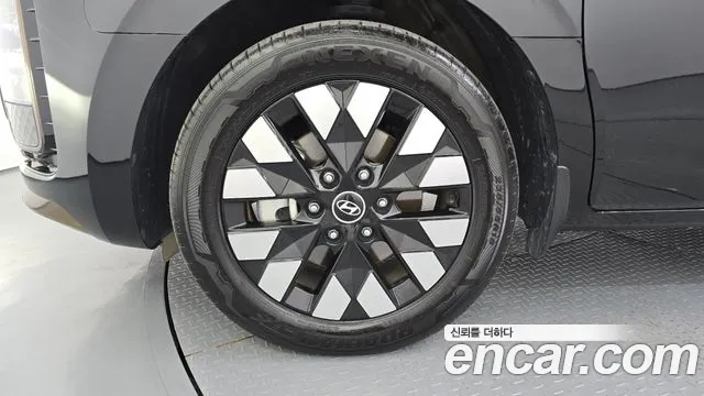 Hyundai Staria 2025 thumb 5