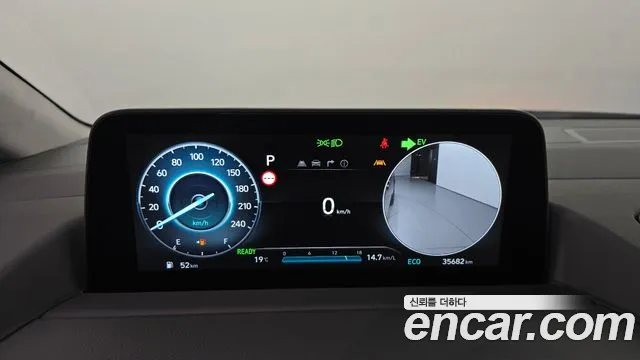 Hyundai Staria 2025 thumb 8