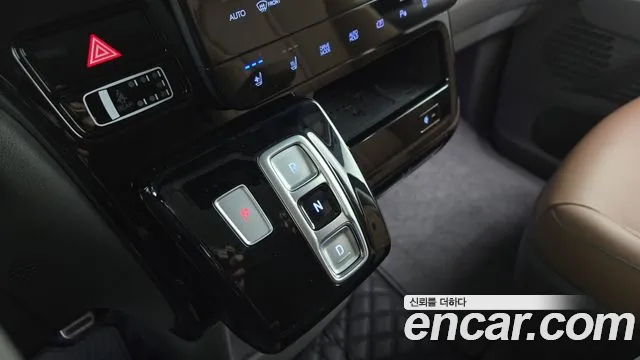 Hyundai Staria 2025 thumb 9