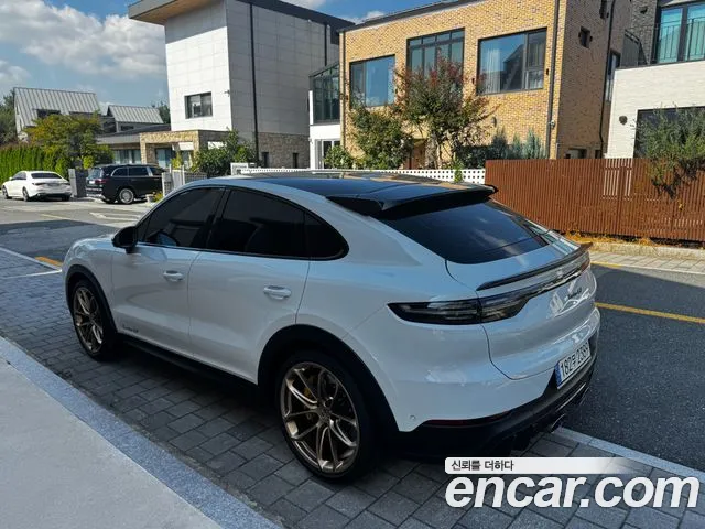 Porsche Cayenne 2022 thumb 2