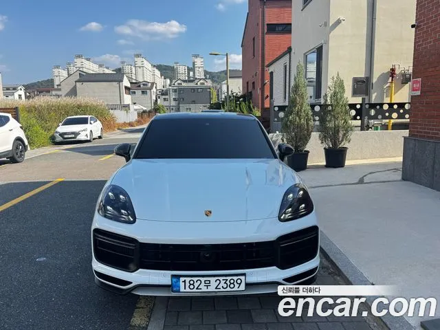 Porsche Cayenne 2022 thumb 3