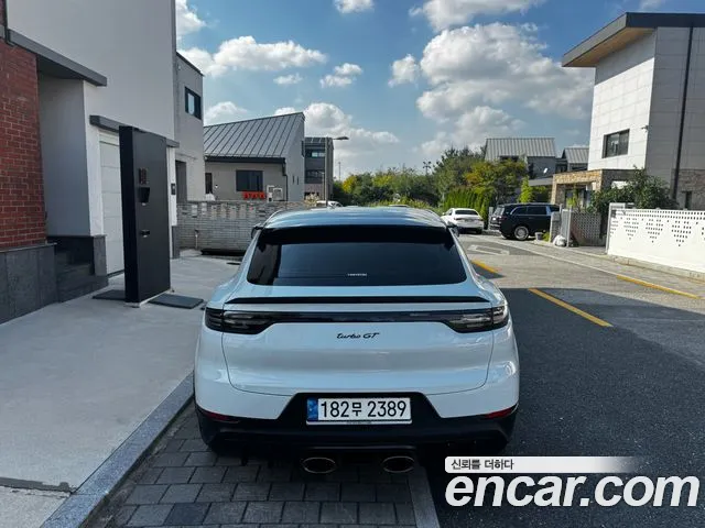 Porsche Cayenne 2022 thumb 4