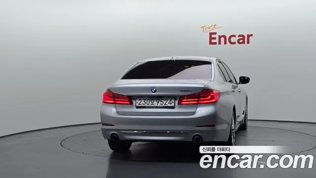 BMW 5-Series 2019 thumb 4