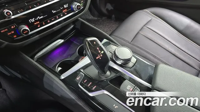 BMW 5-Series 2019 thumb 9