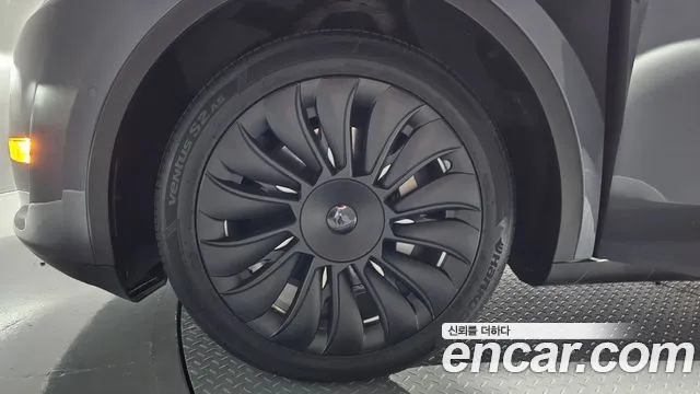 Tesla Model Y 2022 thumb 4