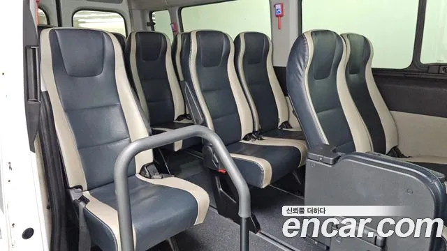 Hyundai Staria 2021 thumb 11
