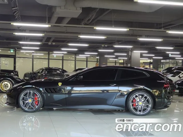 Ferrari GTC4 Lusso 2019 thumb 2