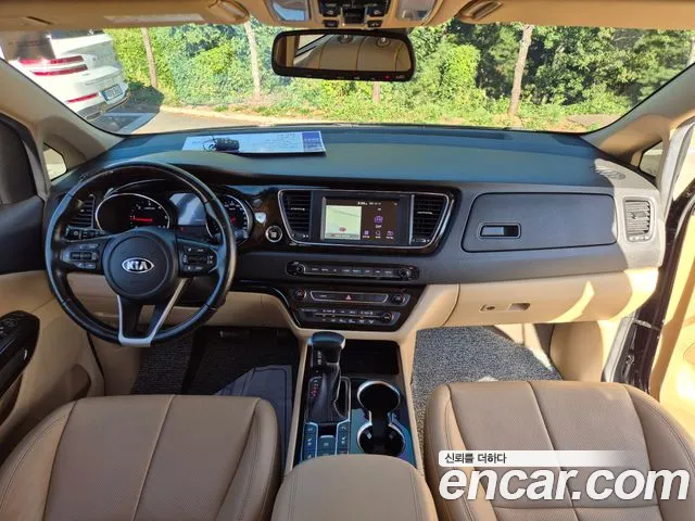 Kia Carnival 2019 thumb 8