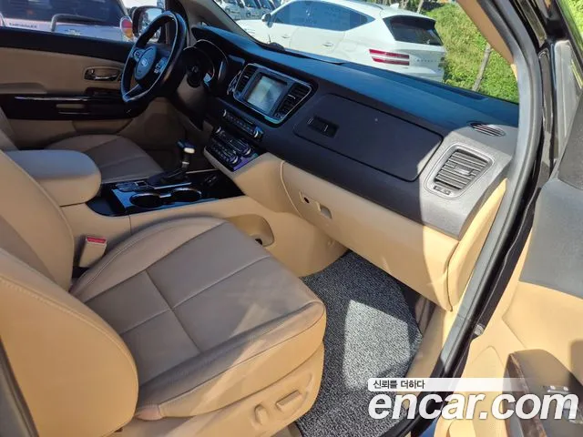 Kia Carnival 2019 thumb 10