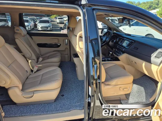 Kia Carnival 2019 thumb 11