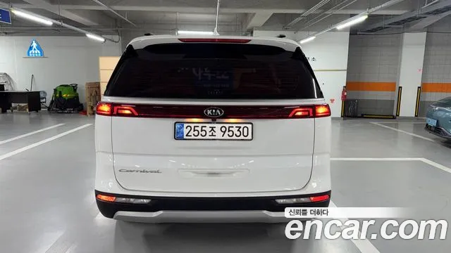 Kia Carnival 2021 thumb 4