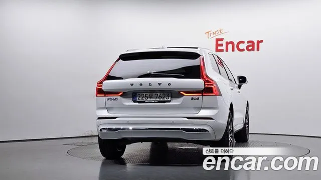 Volvo XC60 2025 thumb 3