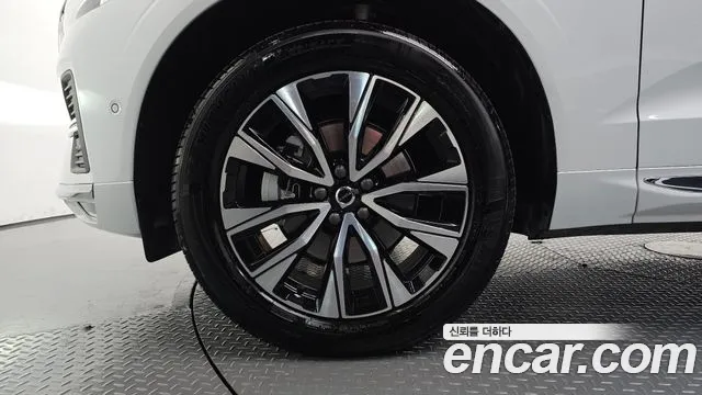 Volvo XC60 2025 thumb 4