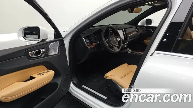 Volvo XC60 2025 thumb 9