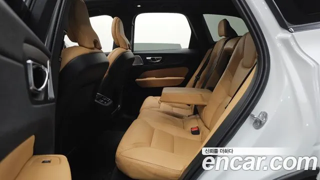 Volvo XC60 2025 thumb 10