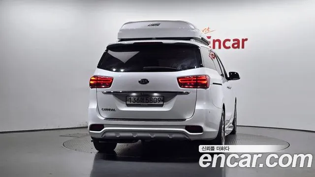 Kia Carnival 2018 thumb 3