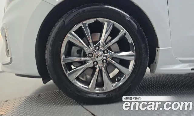 Kia Carnival 2018 thumb 4