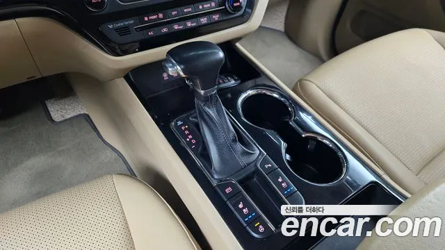 Kia Carnival 2018 thumb 8